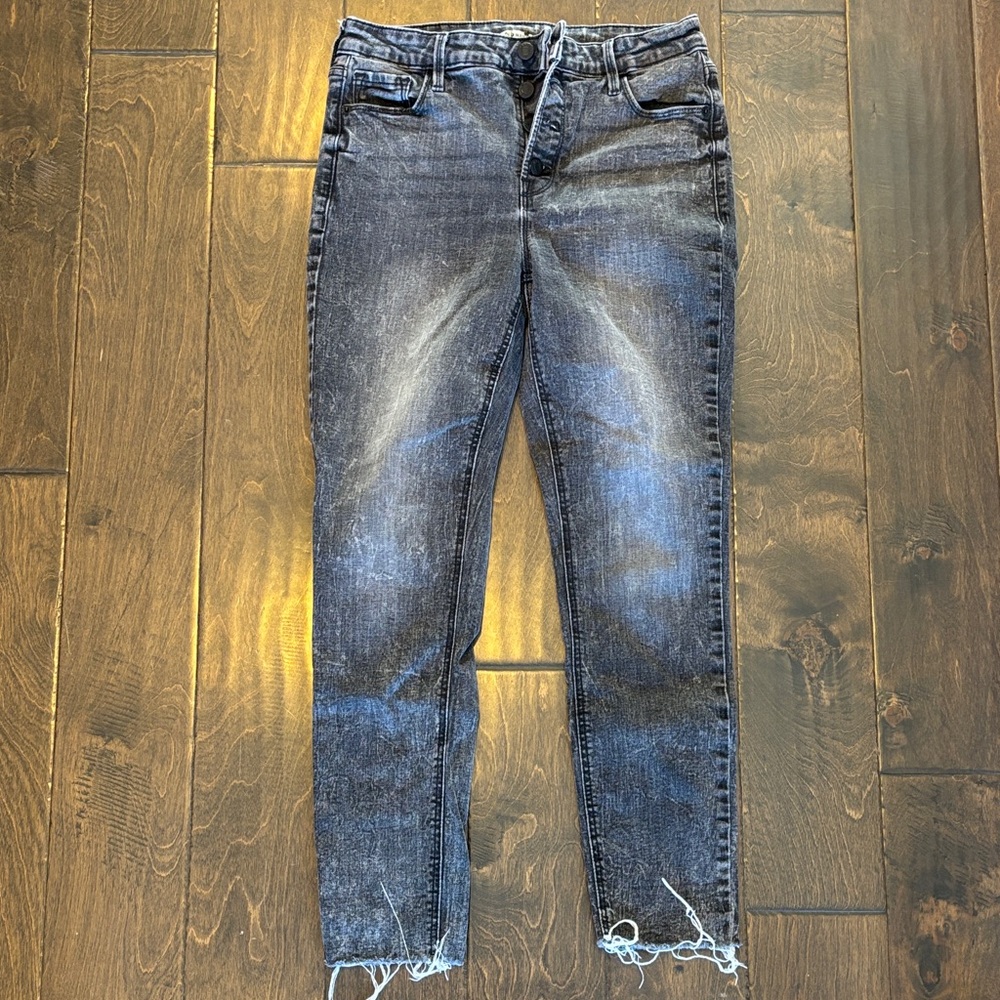 Old Navy Women's Black Distressed Ankle Jeans